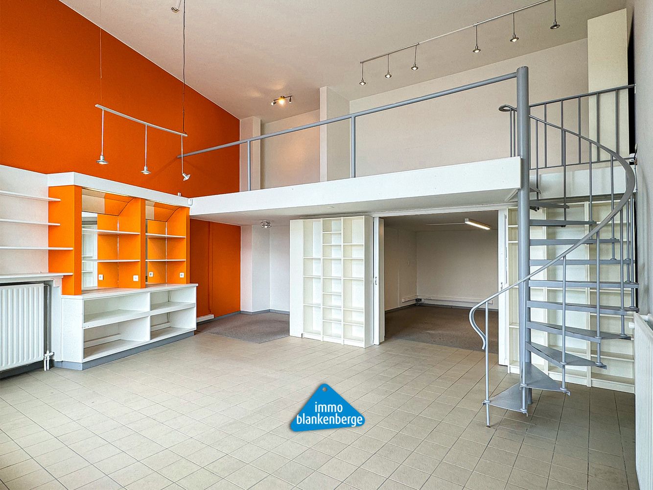 Gelijkvloers Handelszaak met Vergaderzaal en Opslagruimte foto 2