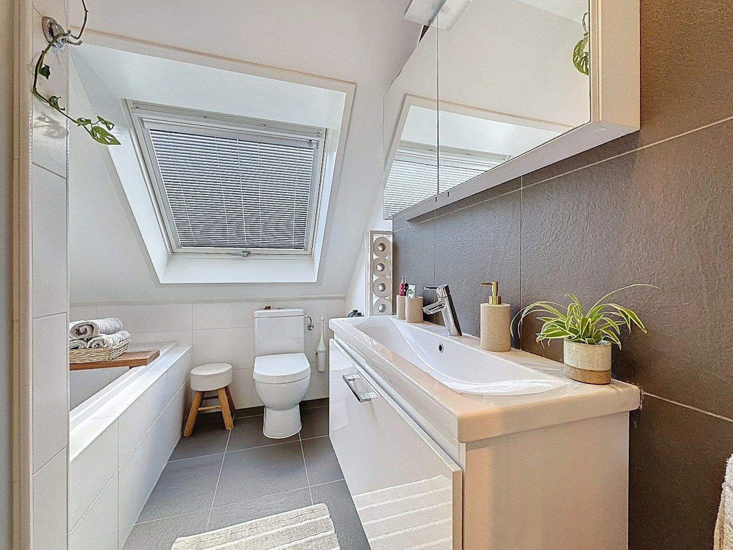 Luxe woning aan de voet van "de Brak" in Sluis foto 26