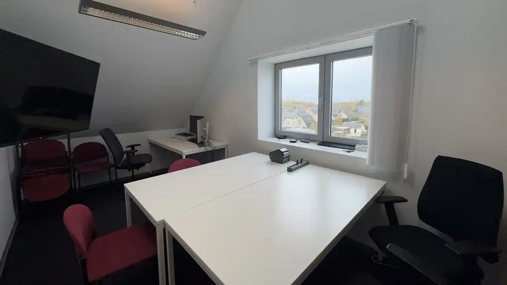Ingedeelde kantoorruimte te huur in Brugstraat in Aalter foto 8