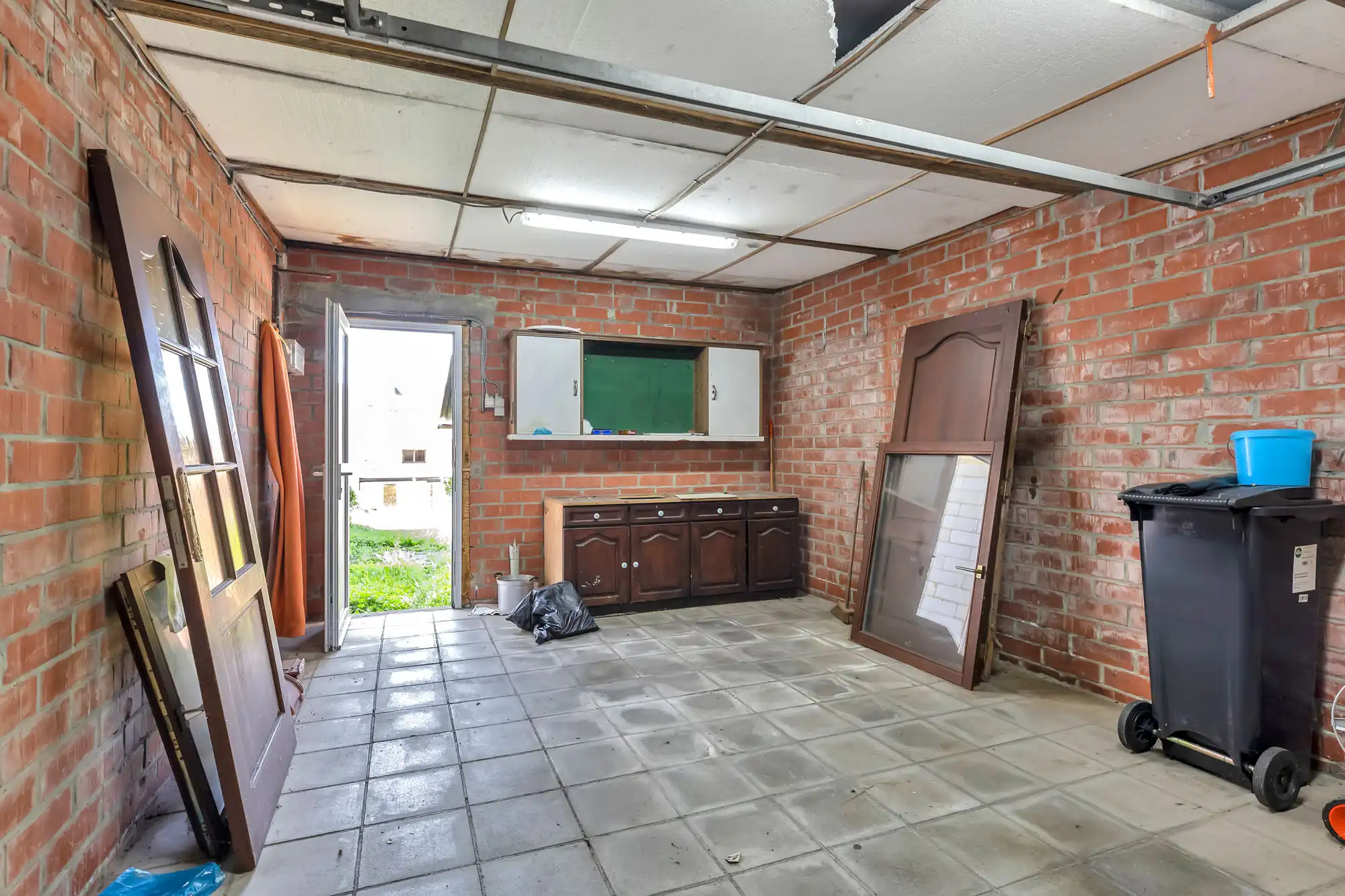 Te renoveren woning met garage en tuin foto 21
