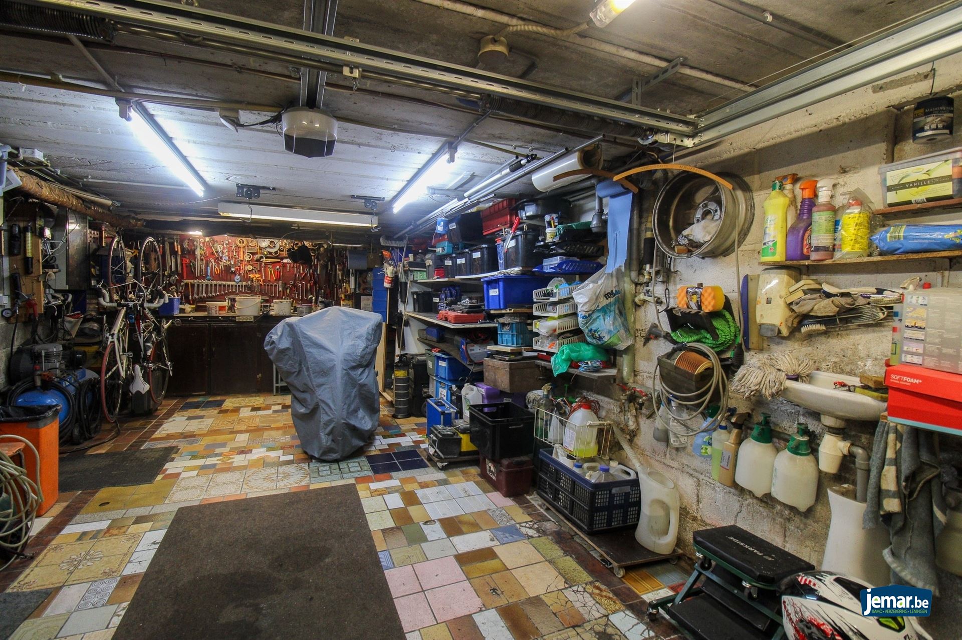 Vrijstaande gezinswoning met 4 slaapkamers, ruime kelder en garage, zonnepanelen mét certificaten en tuin op een vlot bereikbare toplocatie in Maasmechelen! foto 12