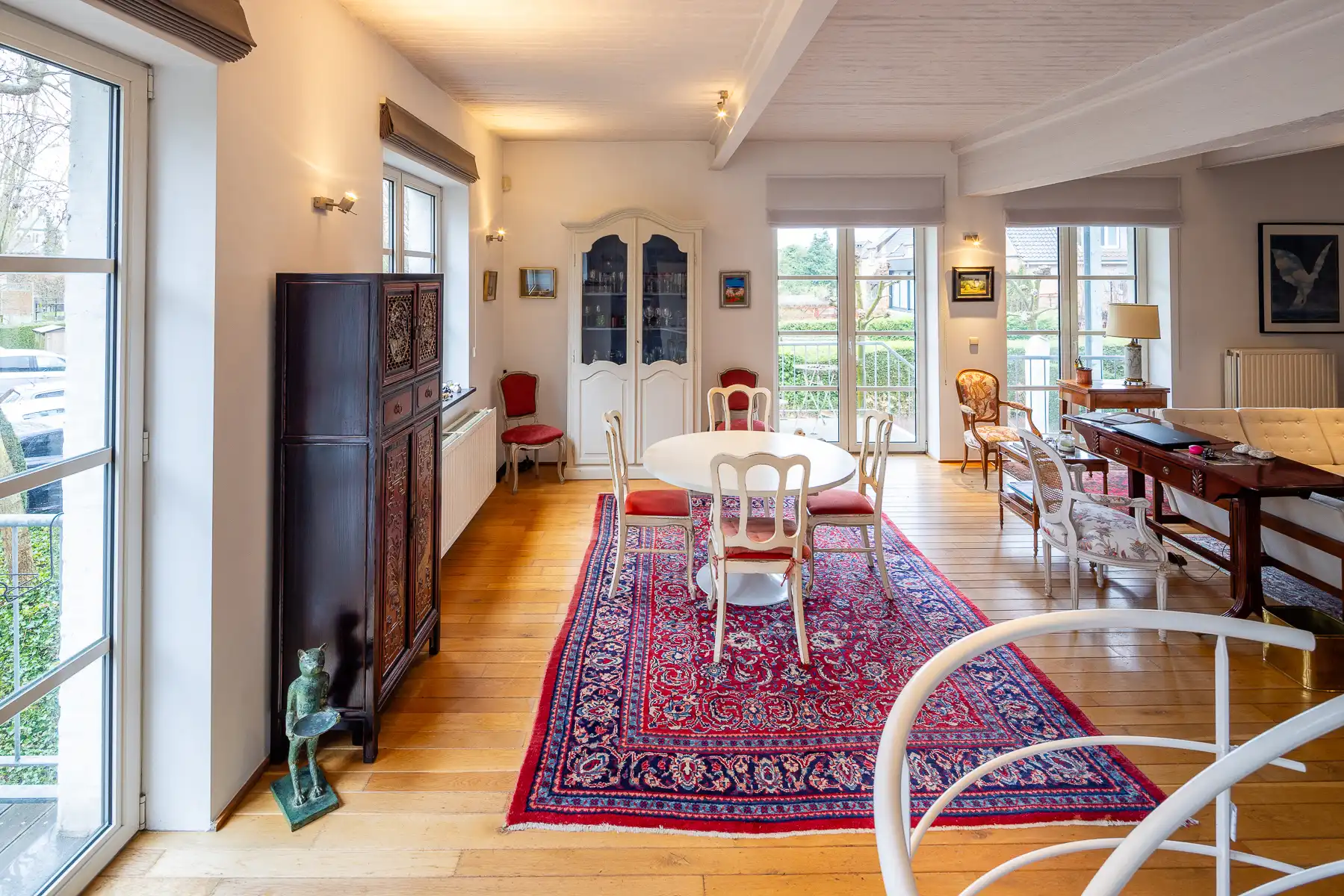 Ruim, lichtrijk appartement met tuin. Rustige locatie foto 6