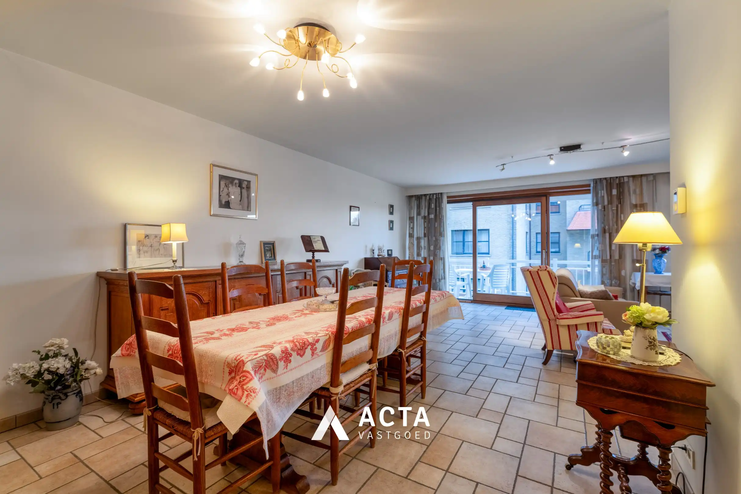 Ruim hoekappartement met twee slaapkamers in Mariakerke foto 6