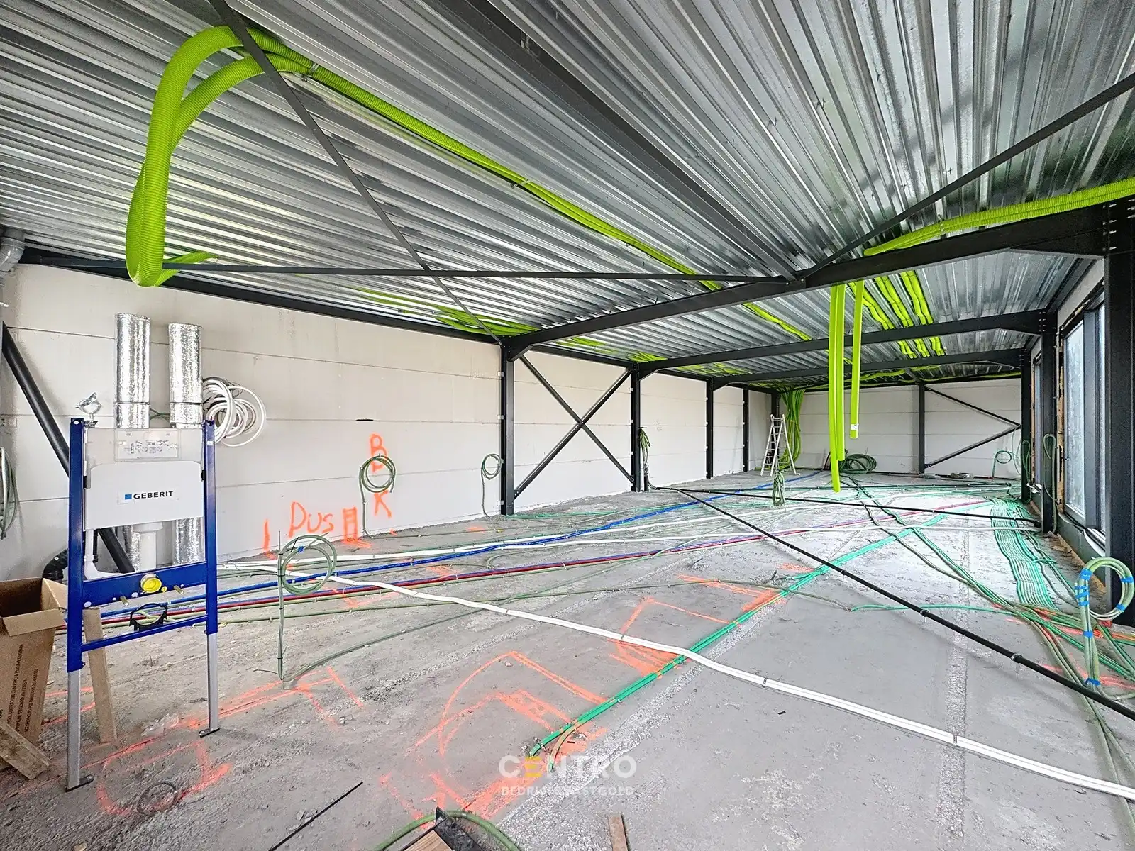 NB BEDRIJFSPAND bestaande uit MAGAZIJN met TOONZAAL/BURELEN en casco LOFT-APPARTEMENT met groot TERRAS. Op ambachtelijke zone "Schatting" te Zedelgem foto 10