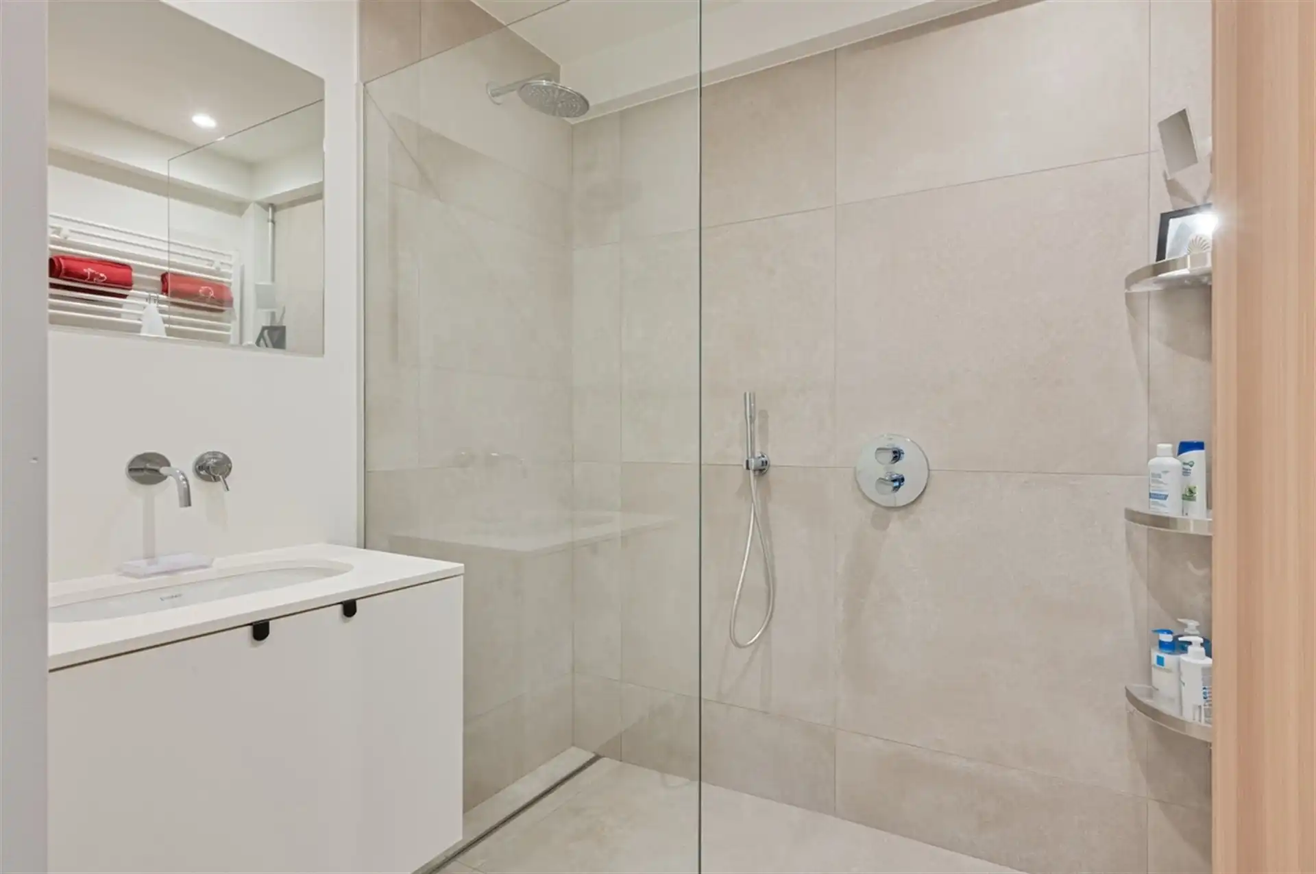 Ruim en stijlvol appartement met terras en prachtig uitzicht in hartje Aalst foto 15