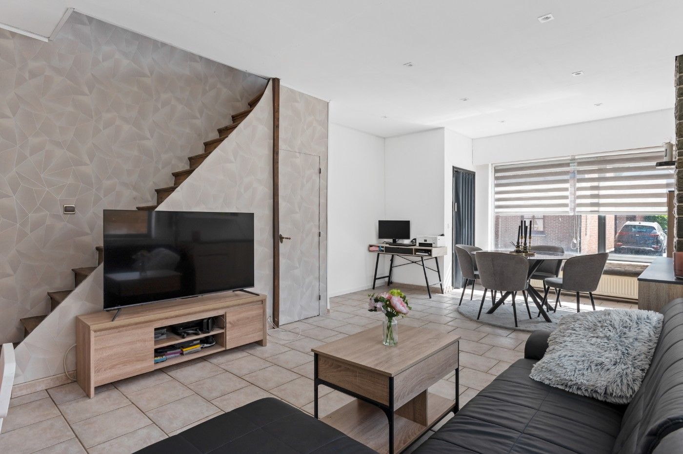 Ruime woning met 3 slpk. op prachtig perceel van 1285 m² foto 2