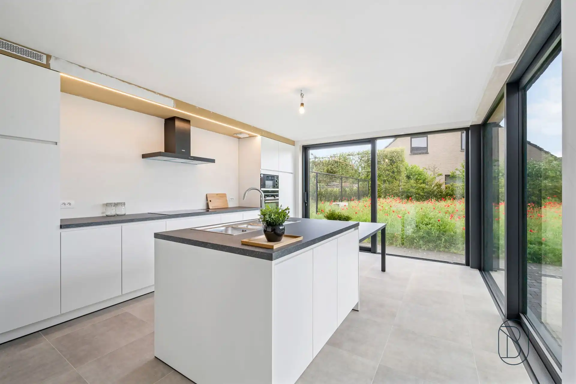 Kwalitatieve moderne ruime nieuwbouwwoning HOB met 3 SLK! foto 5