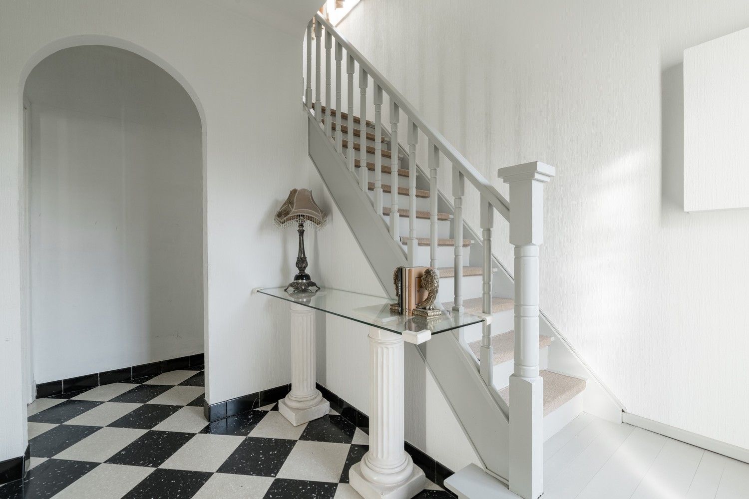 Prachtige gerenoveerde 3 slaapkamer woning nabij de Nederlandse grens! foto 3