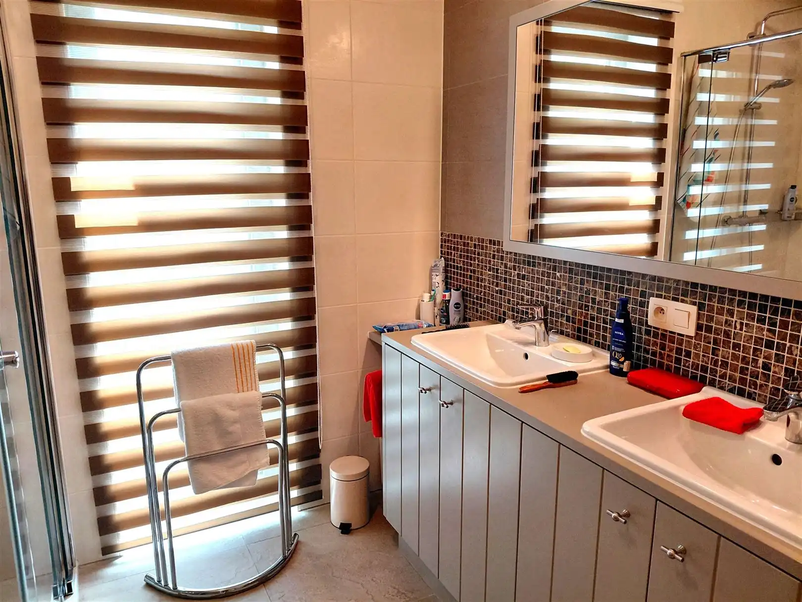 TE HUUR: Ruim appartement met 2 slaapkamers te Lummen! foto 11