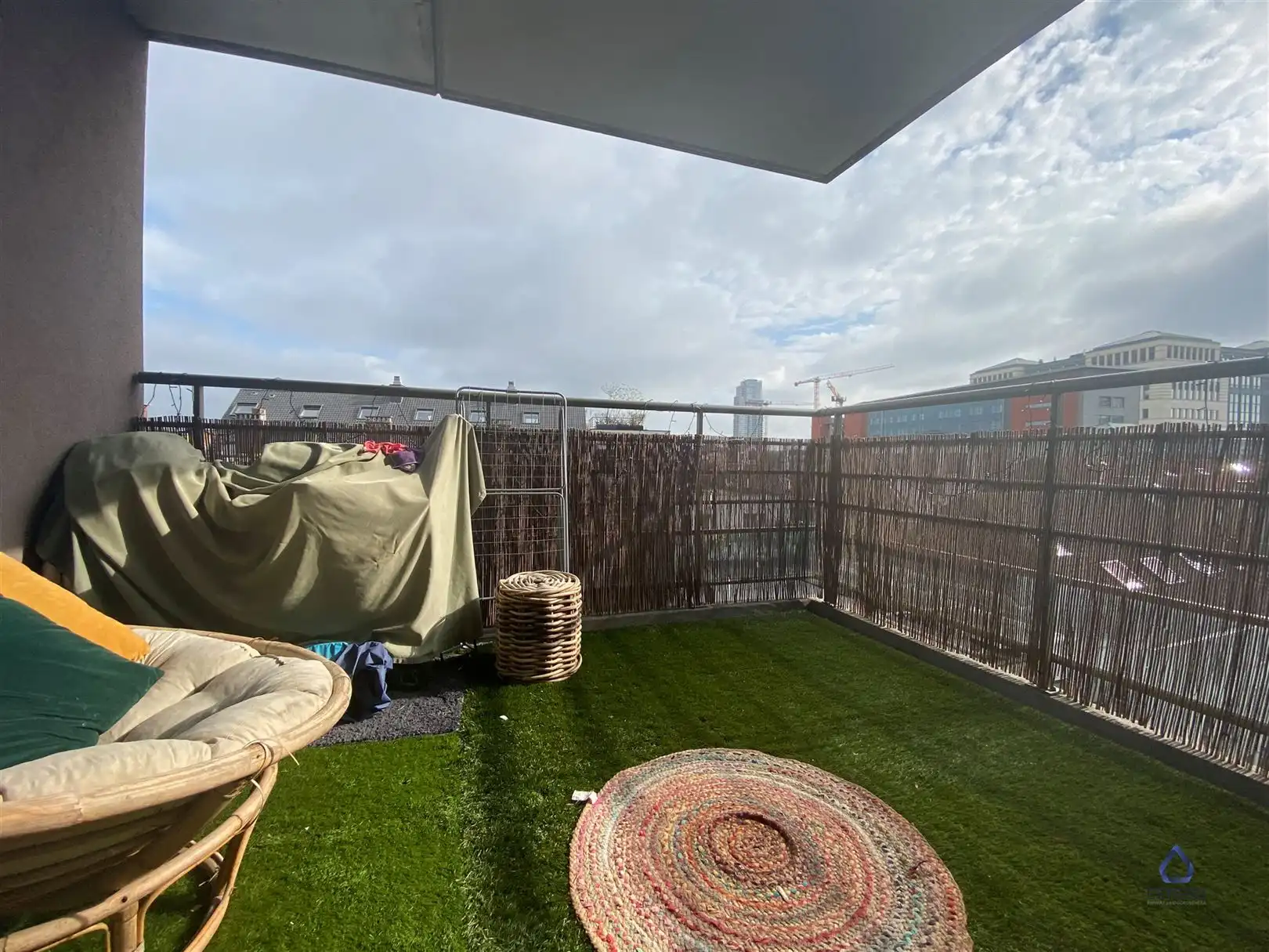 Mooi 2 slaapkamer appartement met terras en parking foto 9
