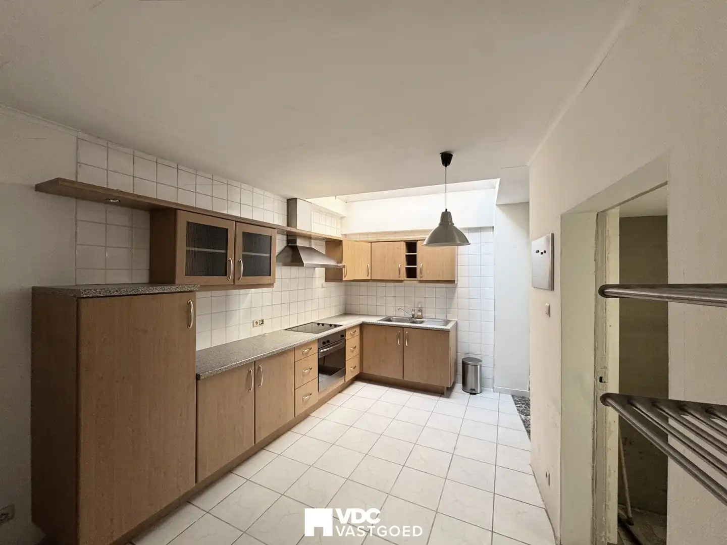 Te renoveren stadswoning met potentieel in centrum Borgloon foto 5