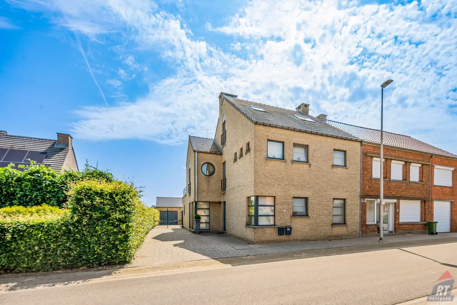 Gelijkvloers appartement met 2 slaapkamers, ruim terras en garage in Tongeren-Borgloon foto {{pictureIndex}}