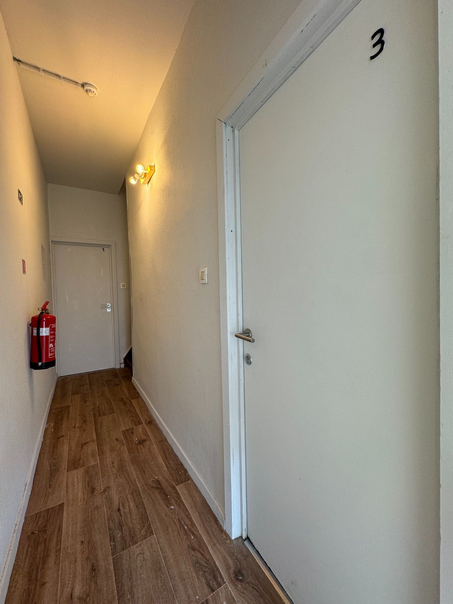 OPBRENGSTEIGENDOM MET 4 KAMERS EN 1 STUDIO foto 10