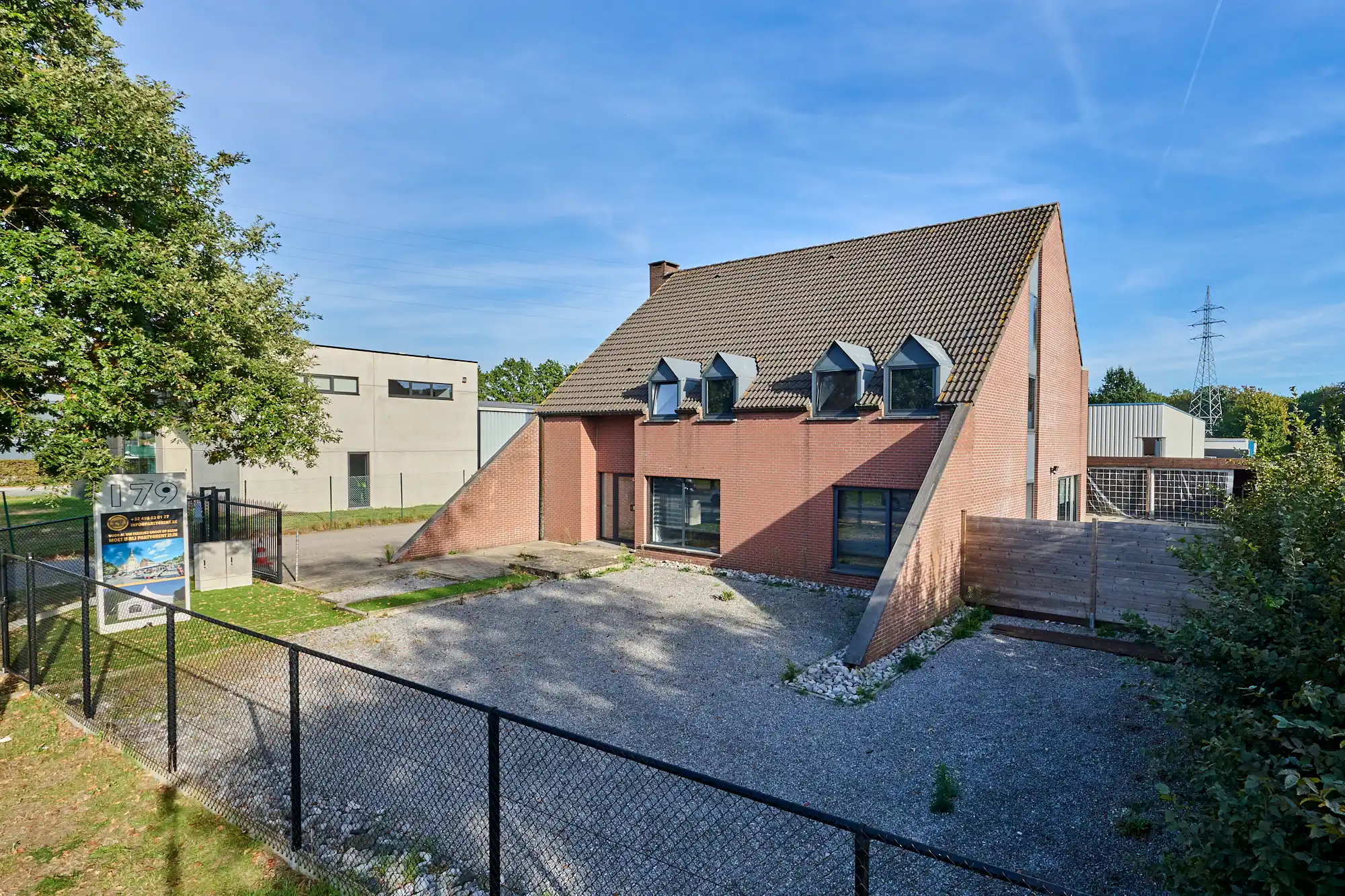 Bedrijfsgebouw met woning te koop in Hasselt foto 3