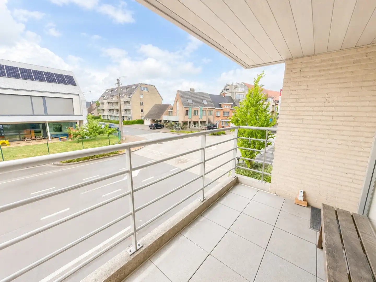 Lichtrijk en gunstig gelegen appartement met 2 slpk, terras en garage, Torhout foto 2