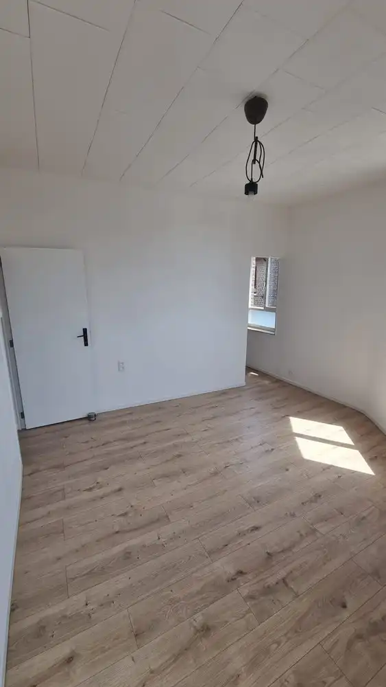 Lichtrijke hoekwoning in hartje Sint-Truiden foto 17