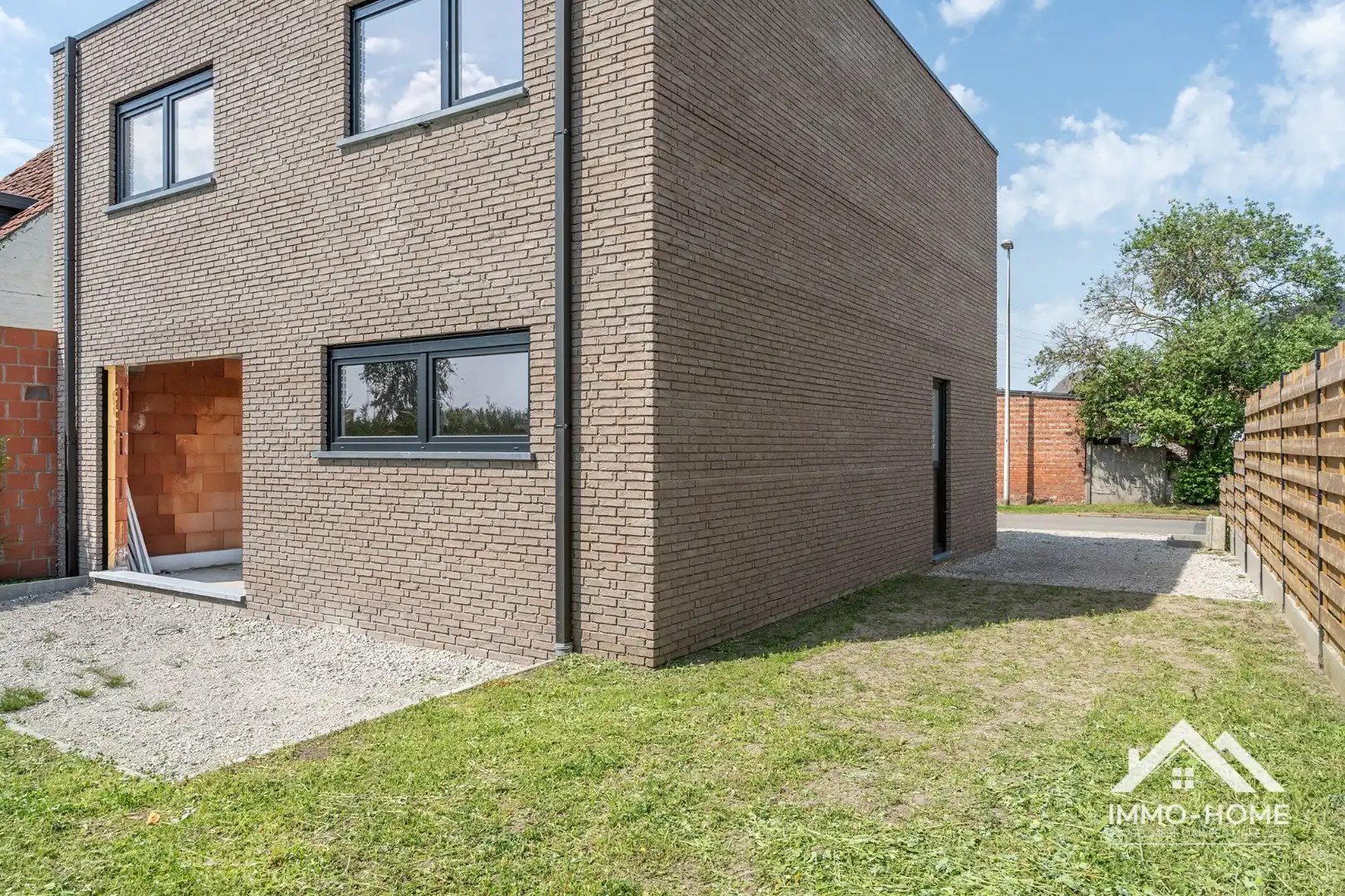 HOB casco woning met héél veel potentieel foto 2