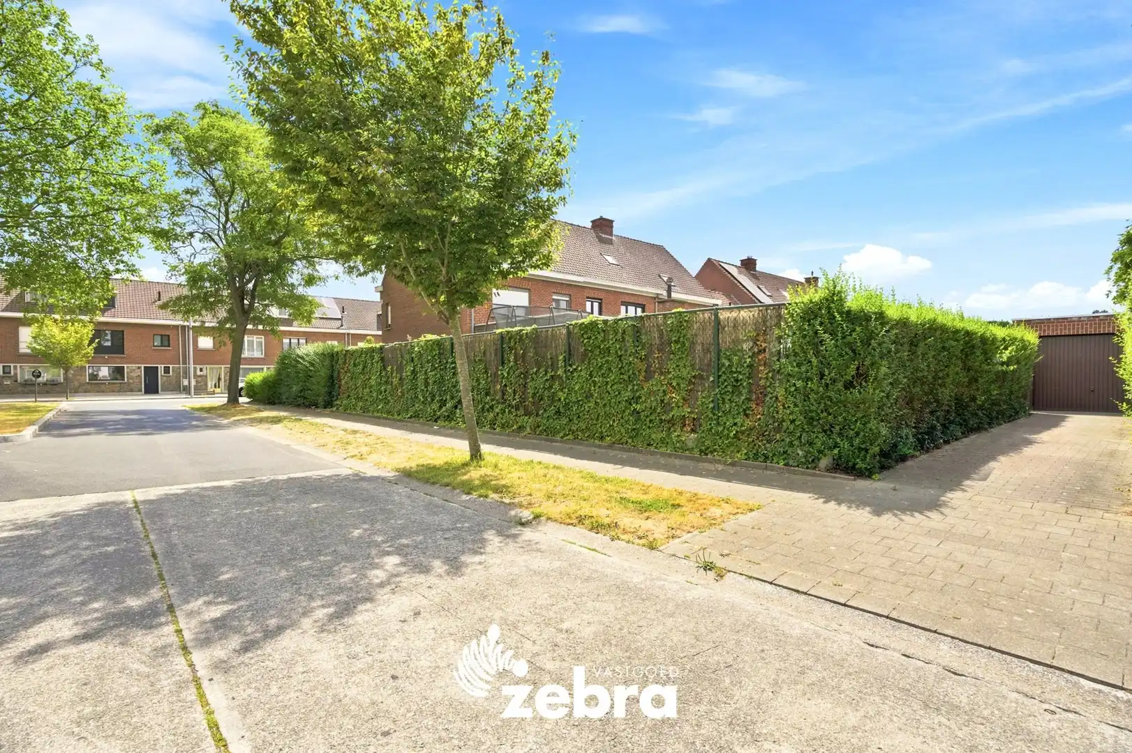 Gerenoveerde woning met uitweg op een rustige ligging in Izegem! foto 27