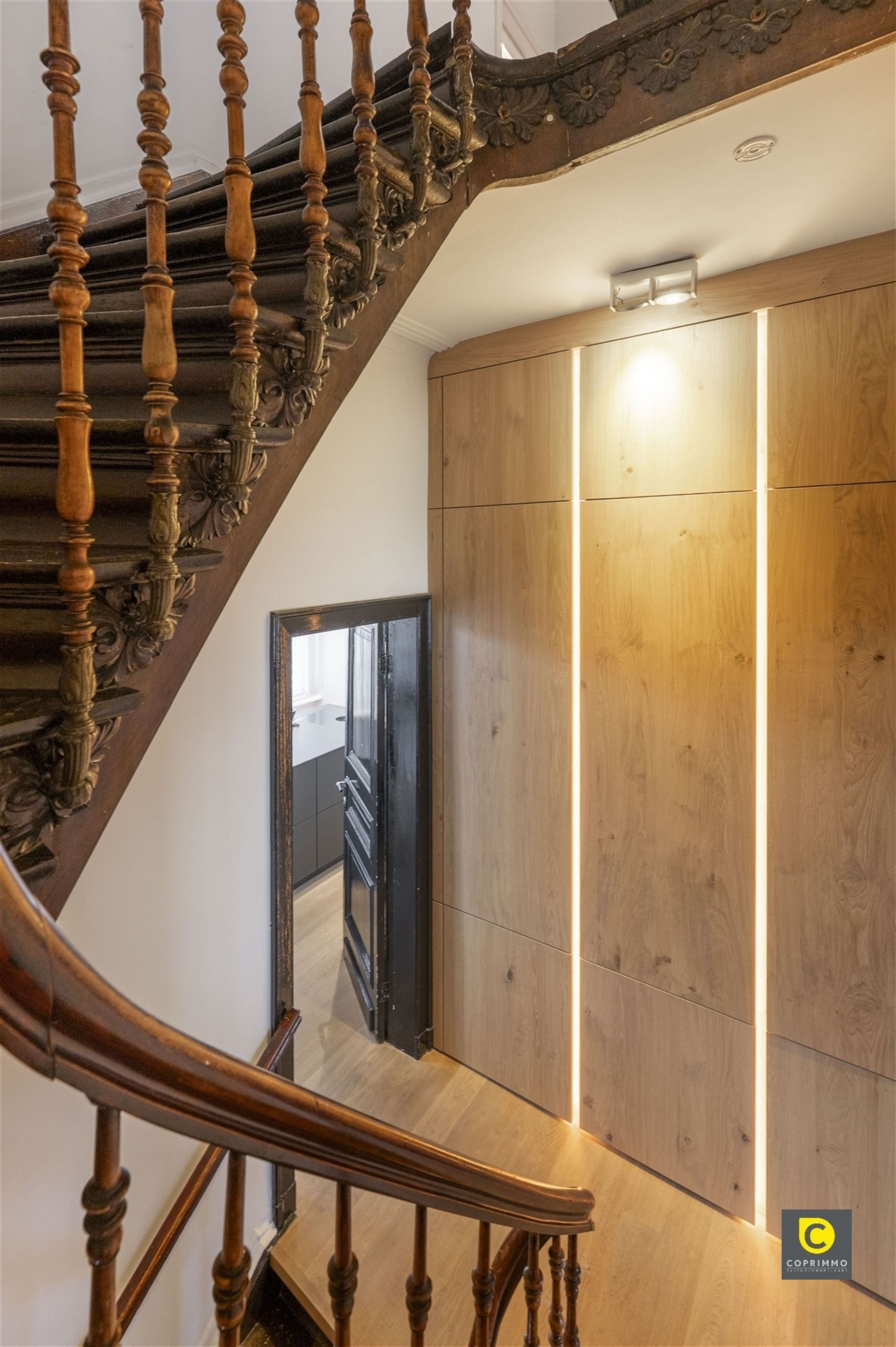 Unieke meesterwoning met garage foto 11