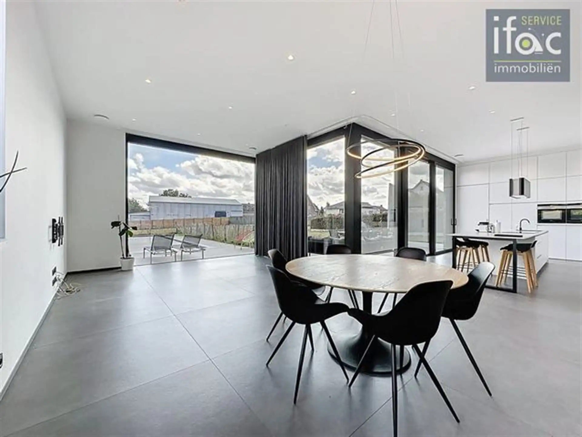 Energiezuinige villa met lichtrijke leefruimtes en grote tuin foto 3