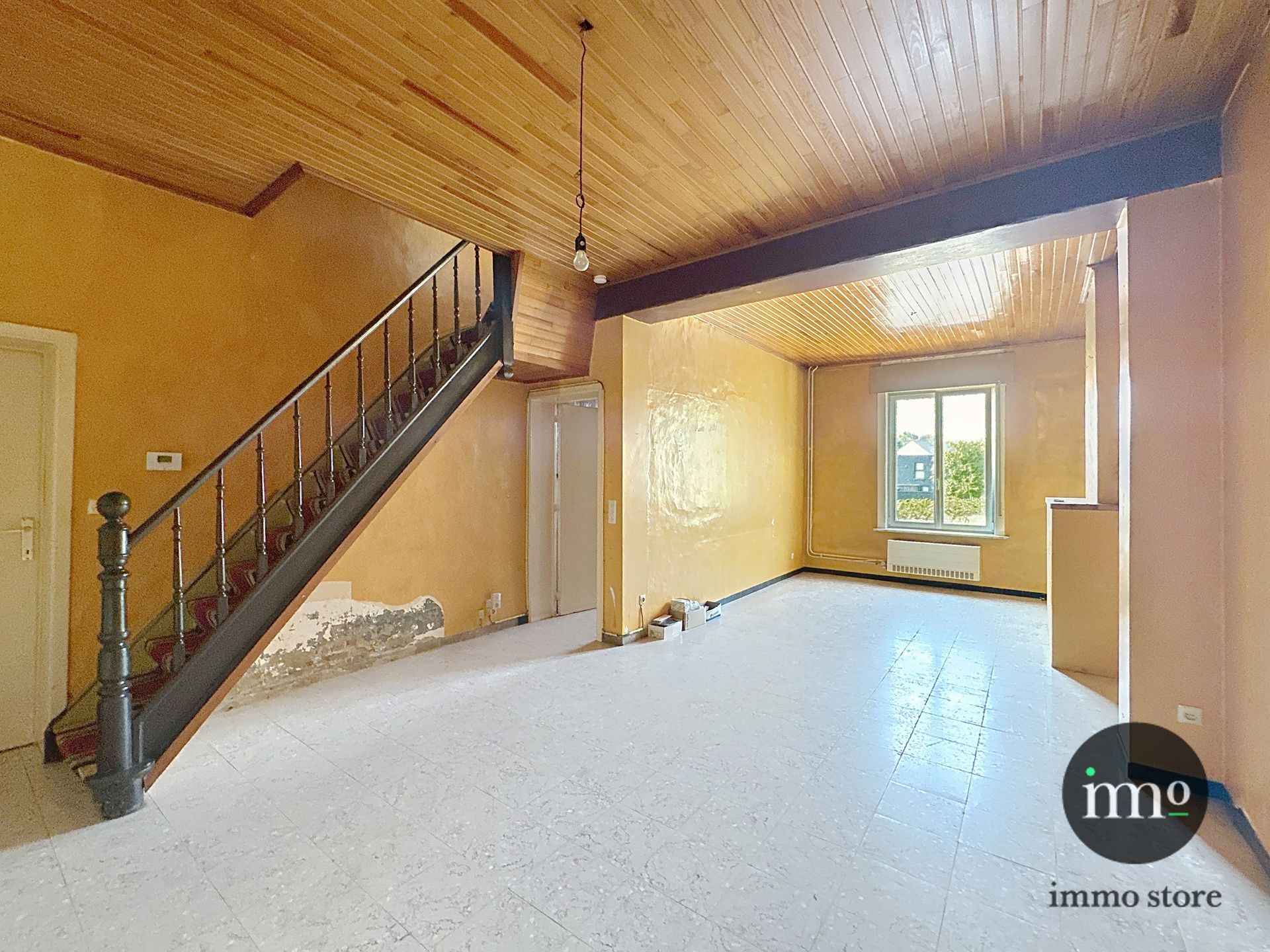 Deels te renoveren 3-gevel met mooie tuin en garage. foto 5