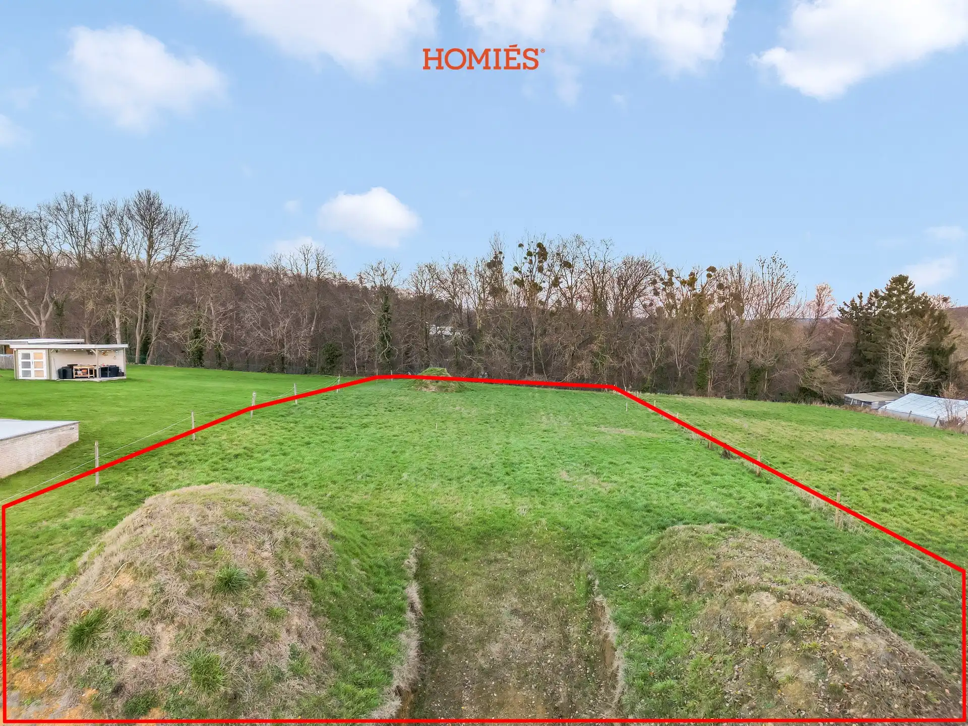 Ruime bouwgrond in groene omgeving foto {{pictureIndex}}