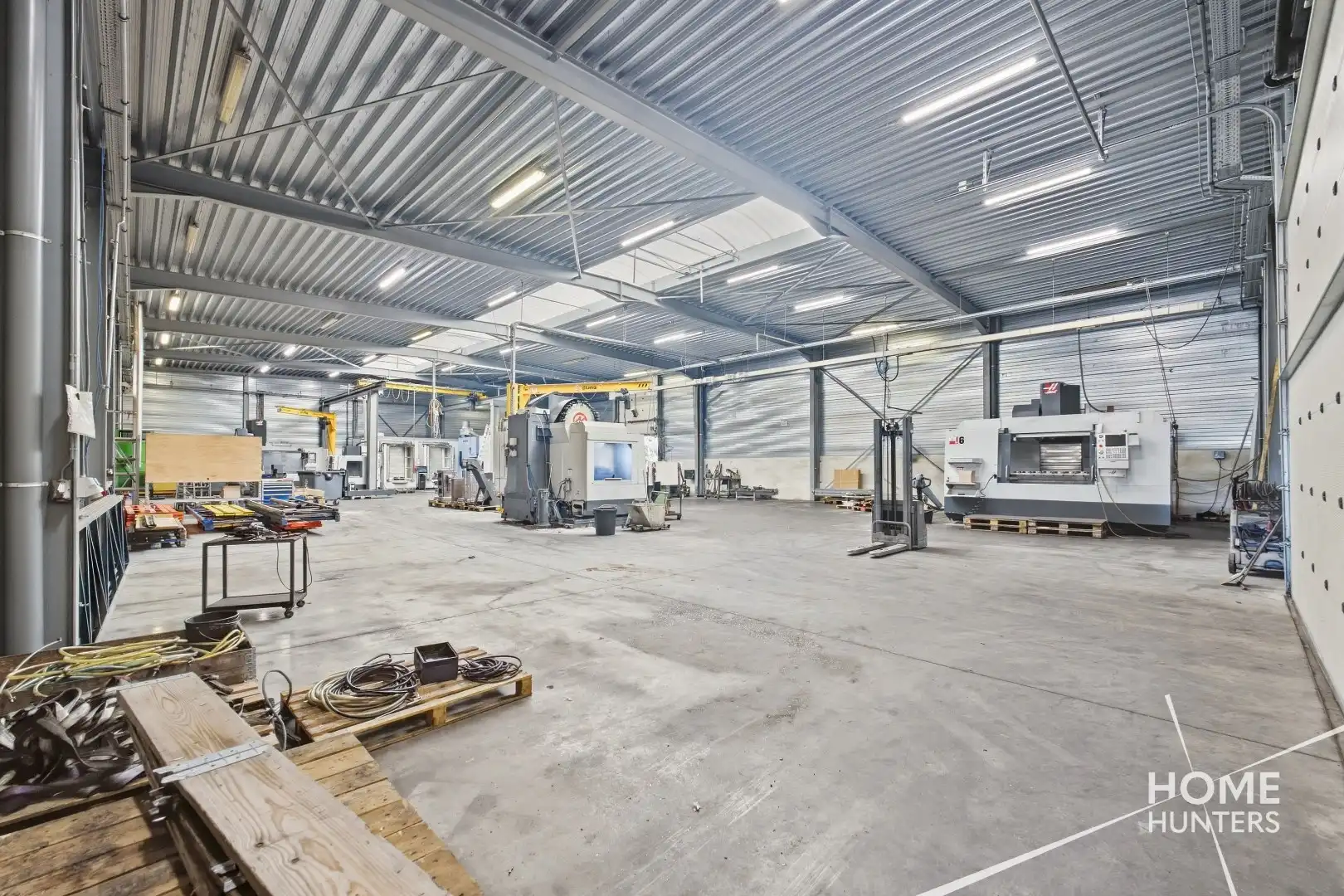 UITZONDERLIJK BEDRIJFSGEBOUW MET 2.268 M² LOODSRUIMTE EN 528 M² KANTOREN IN IEPER foto 23