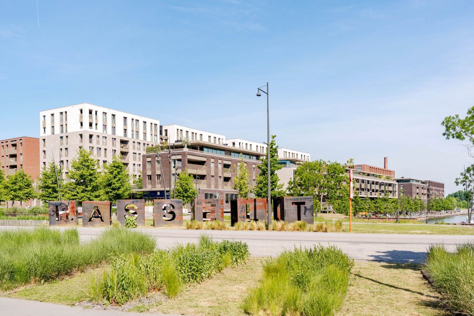 Energiezuinig 1 slpk app, 84m² + terras, parking en berging, exclusieve ligging foto {{pictureIndex}}