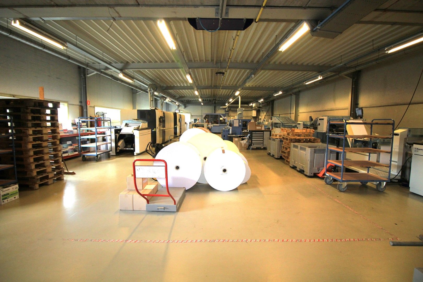 Modern bedrijfsgebouw van 540m² voor atelier- of opslagruimte op een perceel van 1.845m² foto 8