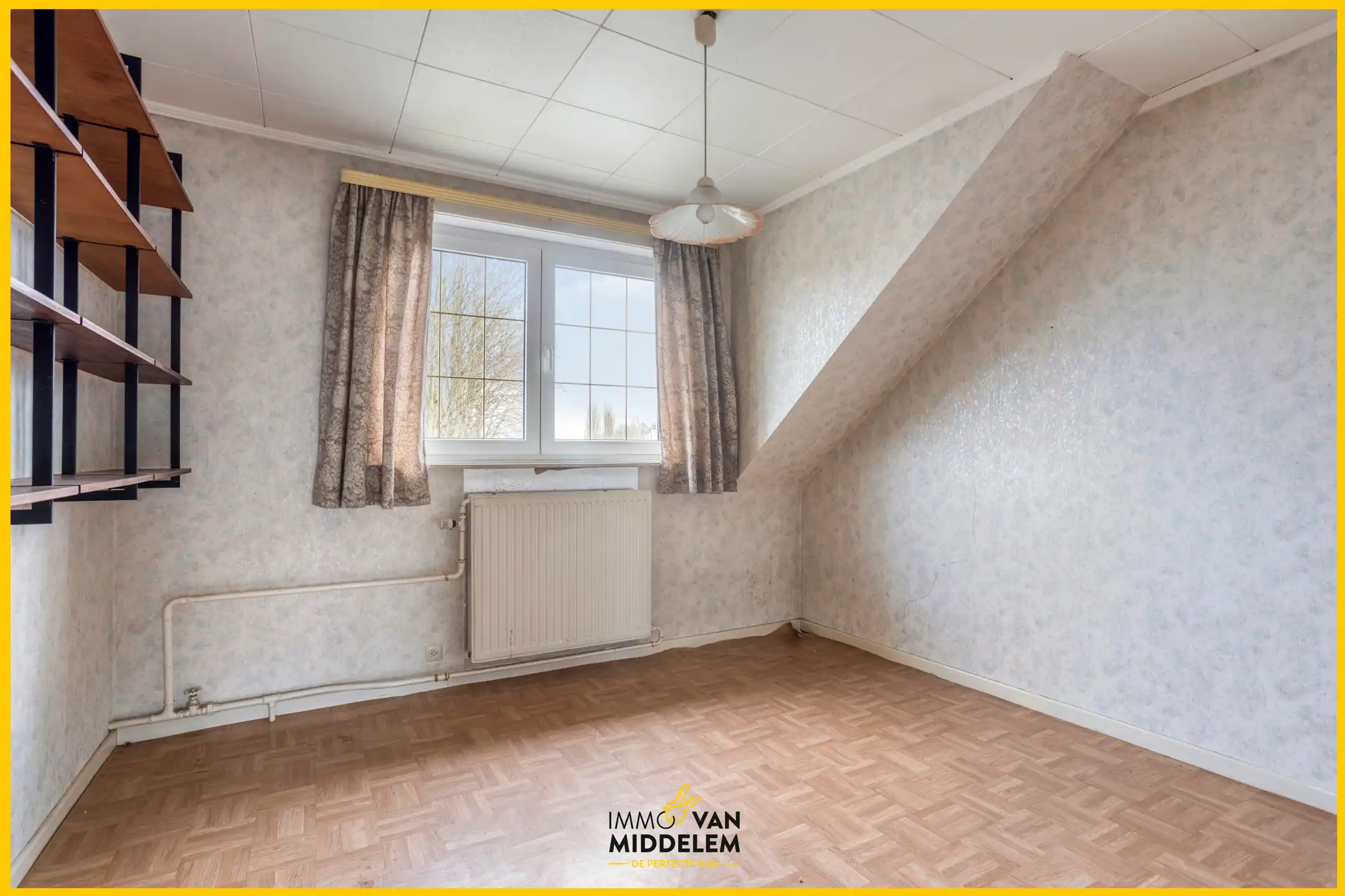 DEELS TE RENOVEREN WONING MET 4 SLPK, TERRAS, TUIN EN GARAGE foto 13