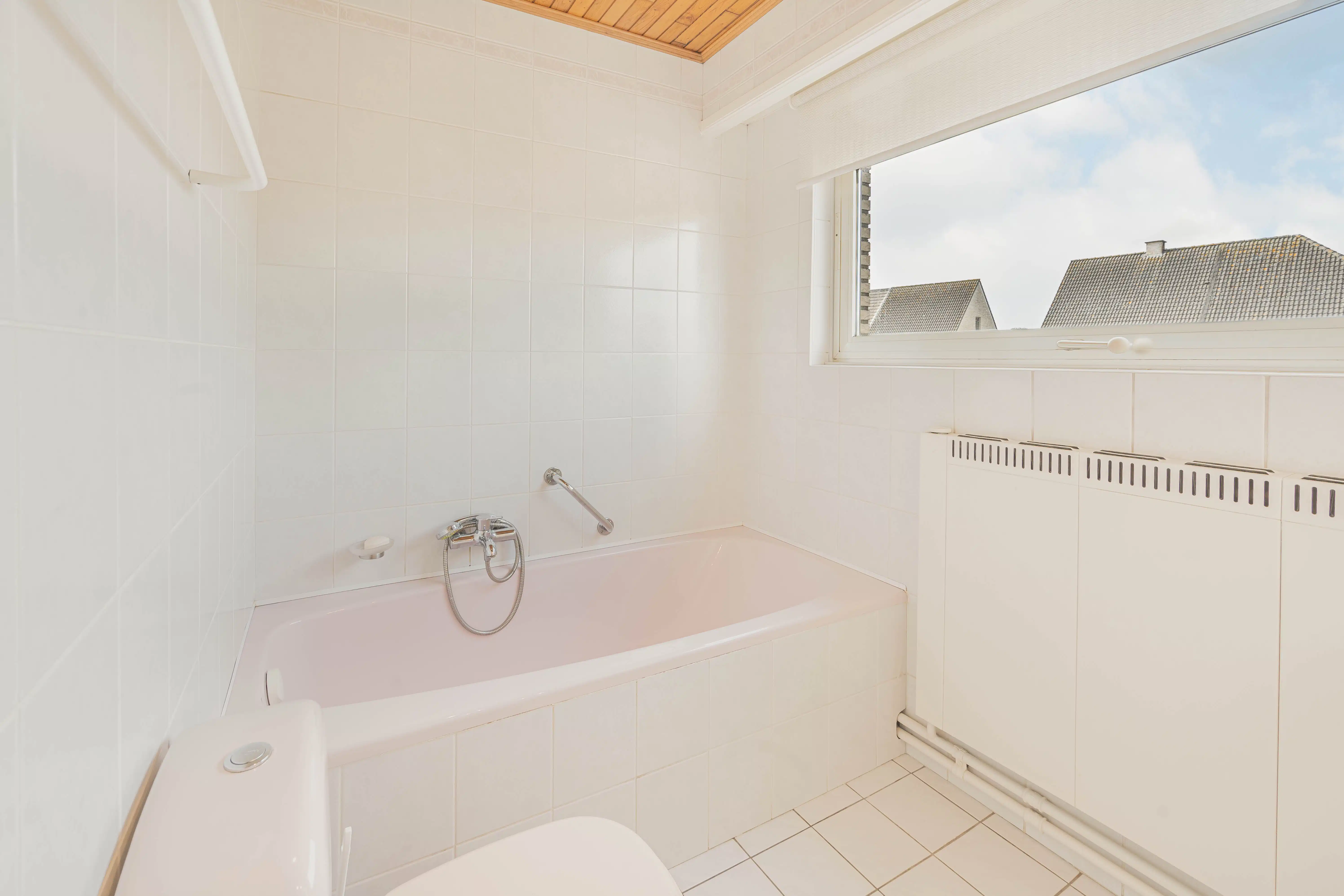 Kwalitatieve woning met 3 autostaanplaatsen in de garage! foto 20