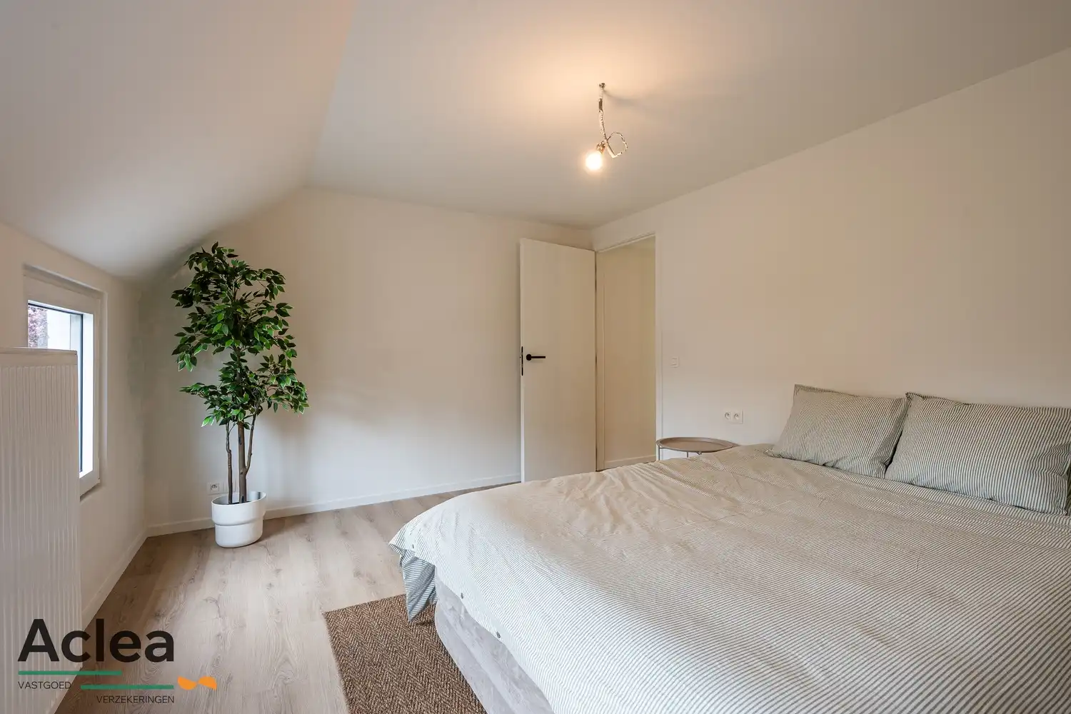 Stijlvol gerenoveerde woning met tuin en parkeerplaats foto 17