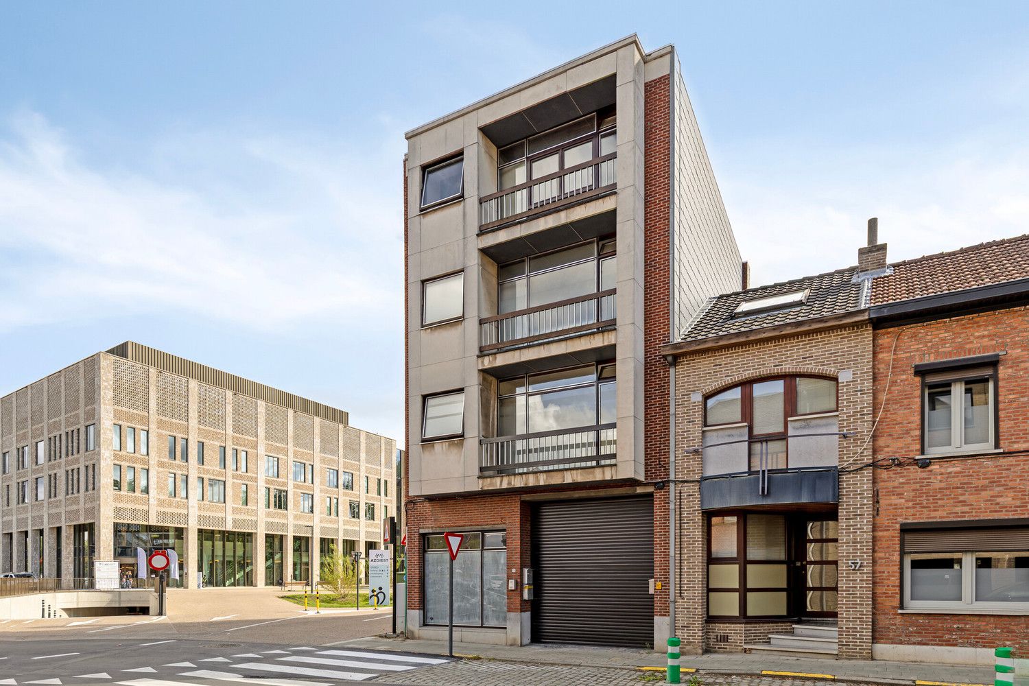 RUIM GEBOUW MET VEEL MOGELIJKHEDEN, CENTRUM DIEST! foto 2