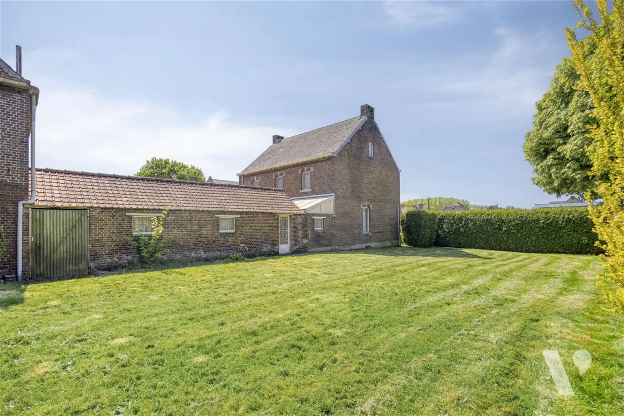 Statige woning met bijgebouw, tuin en weiland op 61a87ca foto 39