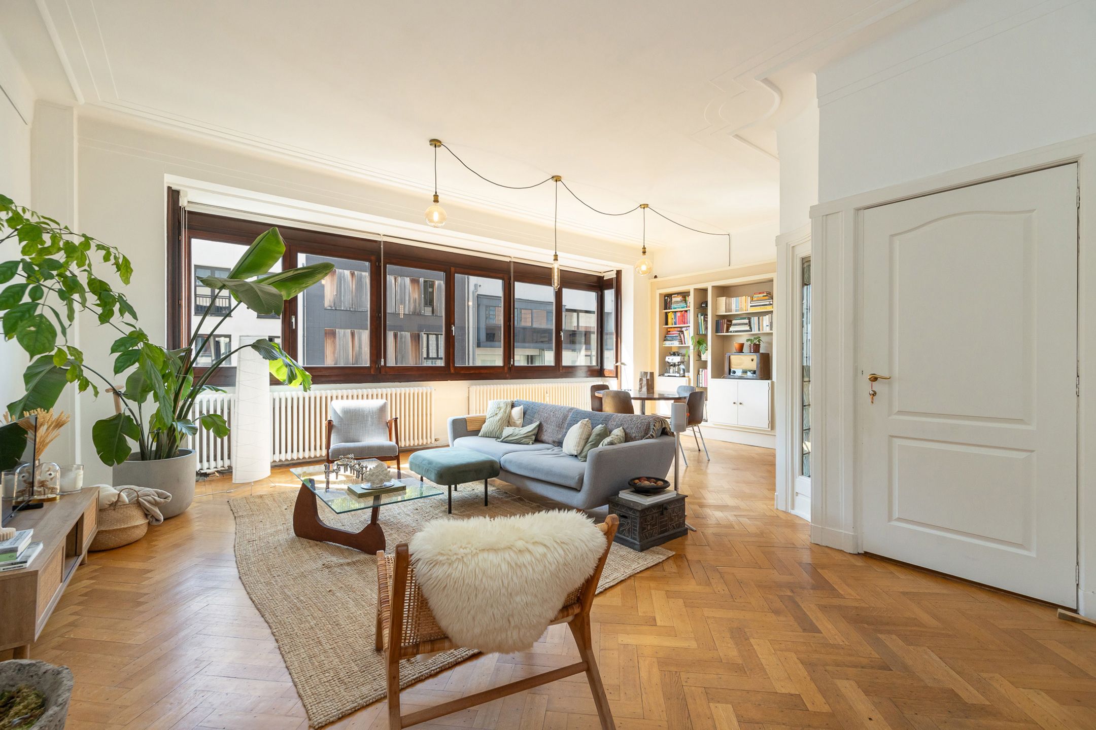 ANTWERPEN CENTRUM - Ruim en centraal 3 slaapkamer appartement foto 2