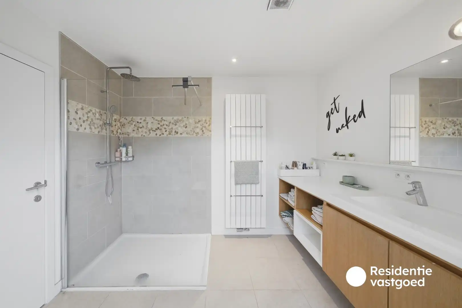 Instapklare woning te koop met garage en tuin! foto 26