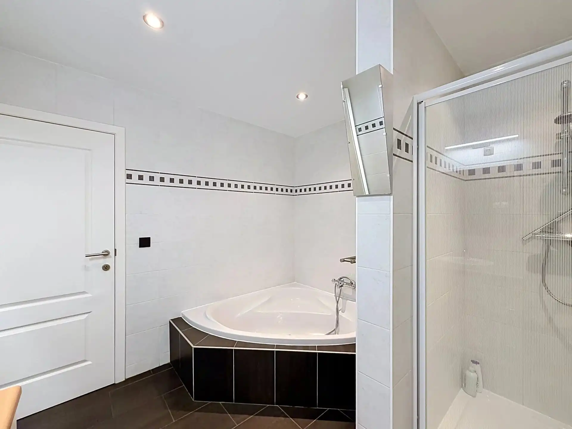TE HUUR | Ruim gelijkvloers appartement met tuin foto 15