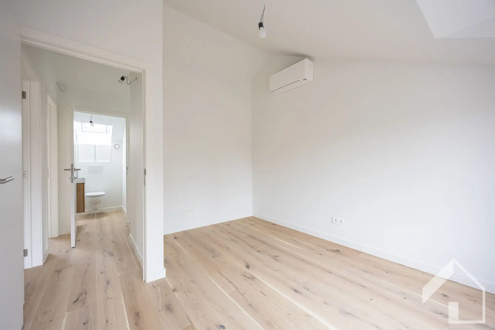 Recent gerenoveerde woning met hoogwaardige materialen foto 18