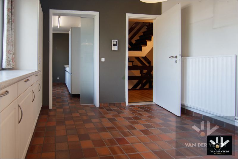 Ruim en zeer goed onderhouden triplex met veel mogelijkheden op goed bereikbare locatie in het gezellige Diepenbeek foto 12
