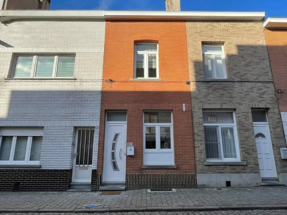 Charmante gerestylede rijwoning in het hart van Strombeek foto {{pictureIndex}}