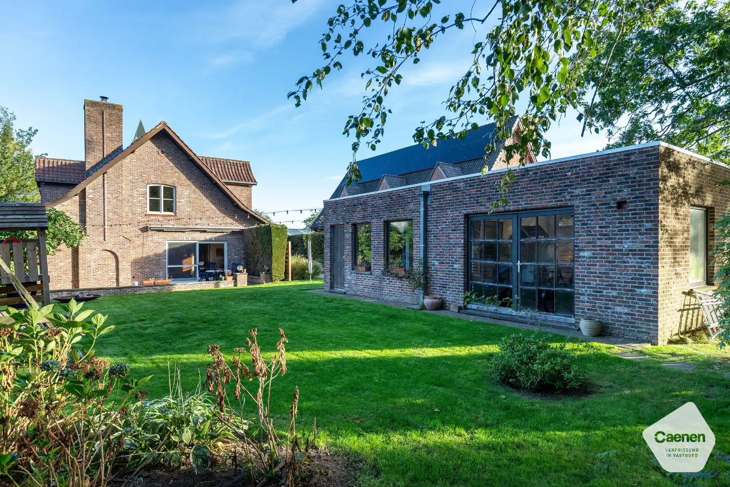 Prachtige smaakvolle gerenoveerde villa met uniek bijgebouw op een perceel van 2021m²  en 5 slaapkamers. foto 28