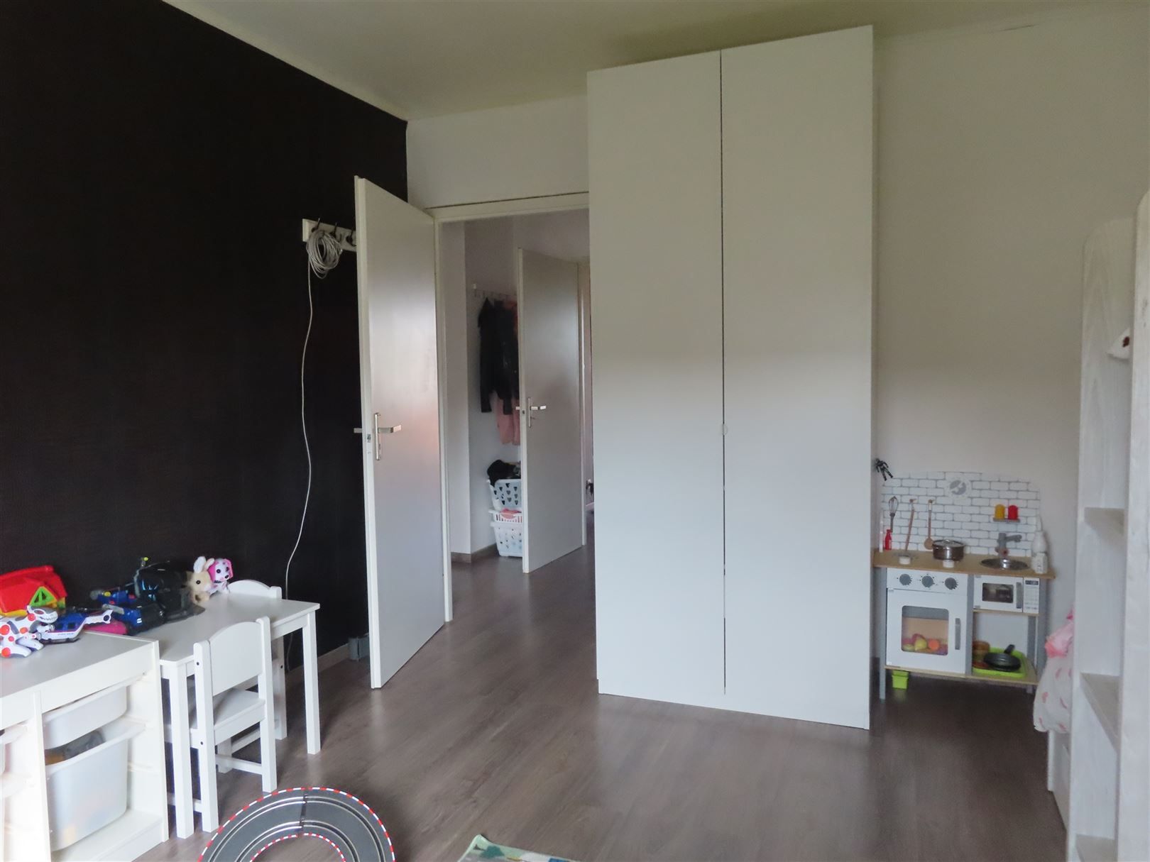 Instapklaar 2 slaapkamerappartement mét terras! foto 15