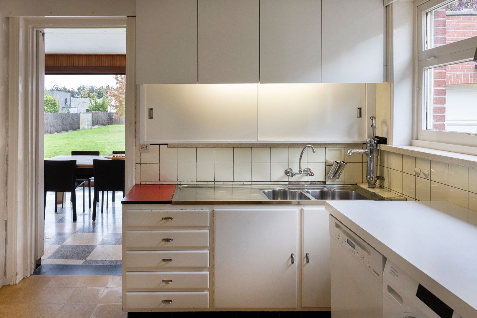 Verder te renoveren ruime & lichtrijke villa op 1386 m². foto 12
