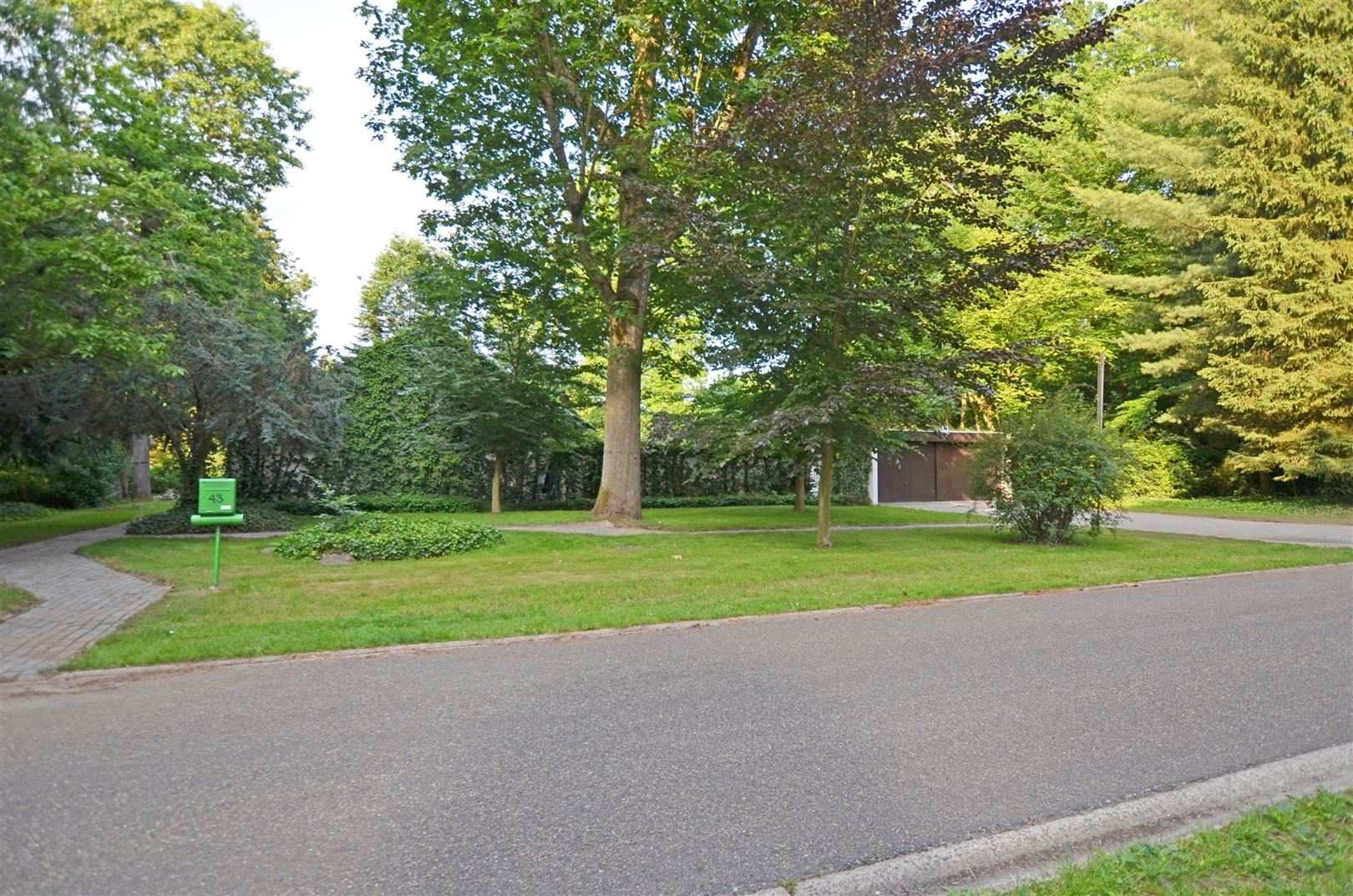 Gelijkvloerse gezinswoning in residentiële wijk foto 29