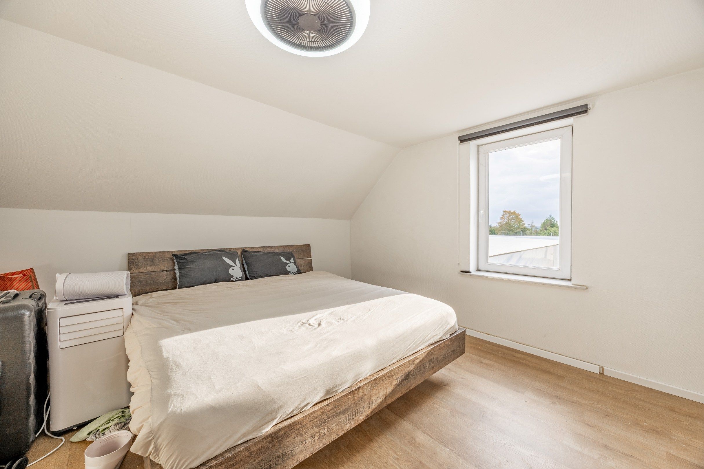 GERENOVEERDE RIJWONING MET TUIN foto 13