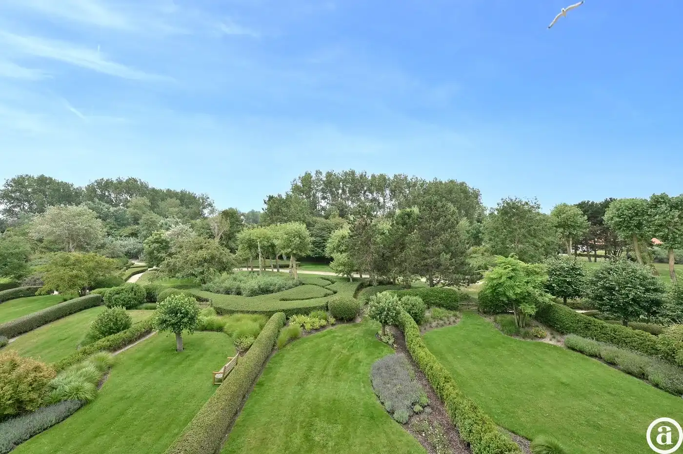Prachtig gerenoveerd appartement te Zoute Gardens.  foto 3