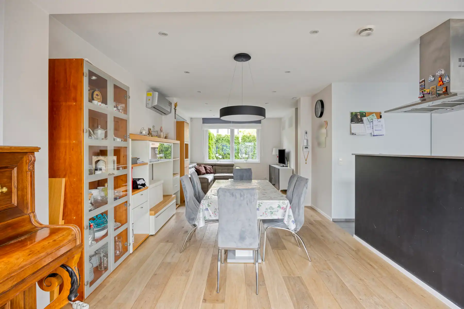 Gerenoveerde woning met 3 slaapkamers, 2 badkamers en garage foto 8
