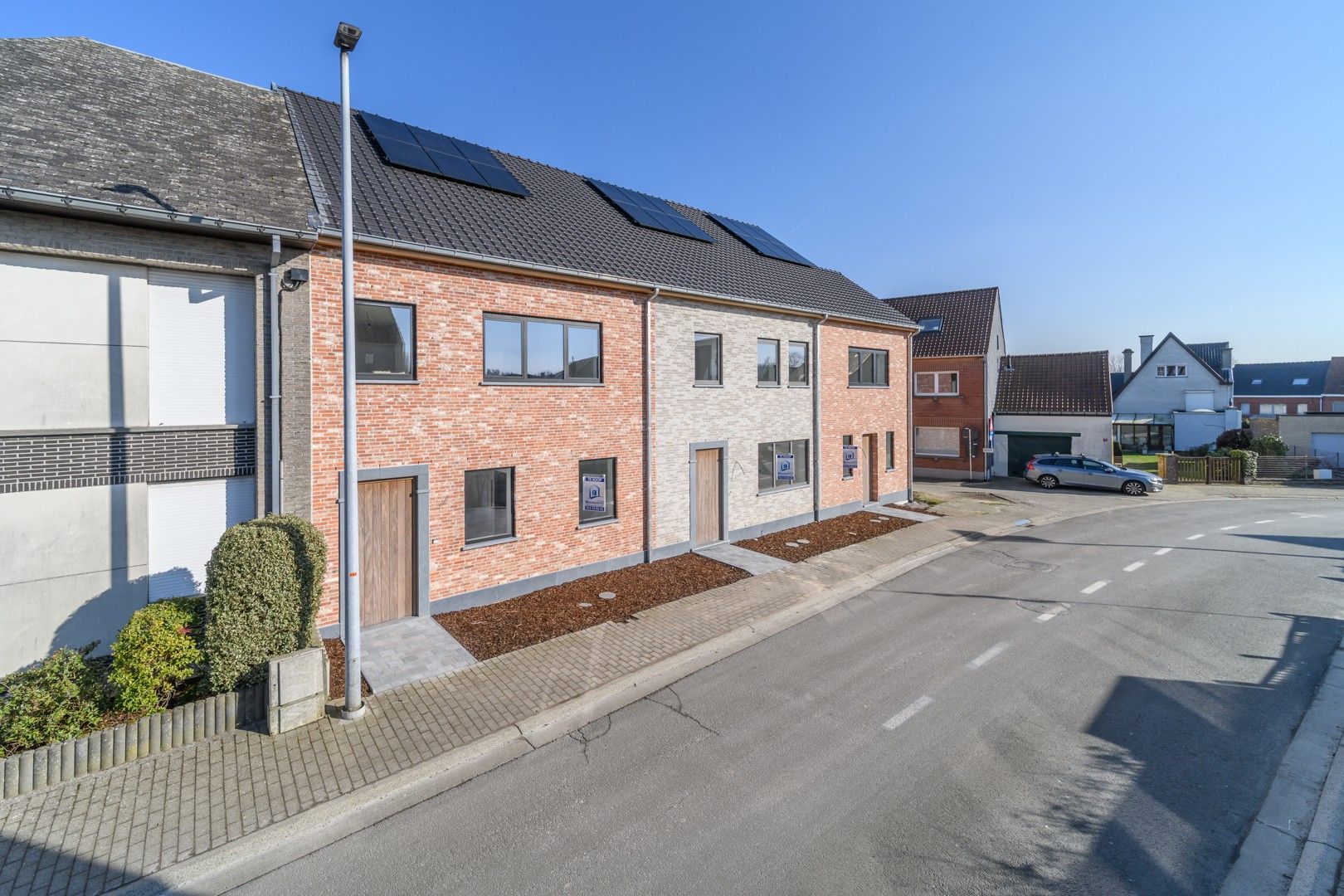 Gesloten nieuwbouwwoning met tuin te Kerksken (Haaltert) foto {{pictureIndex}}