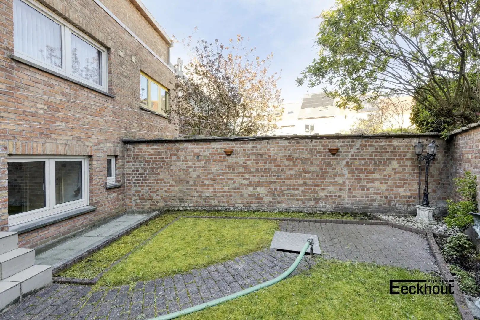 Zeer verzorgde woning met gezellige tuin in de Vuurtorenwijk te Oostende. foto 2