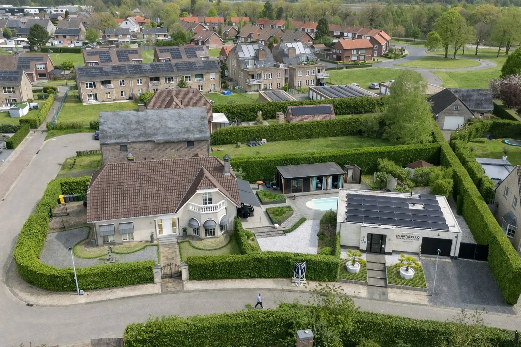 Unieke praktijkruimte met ruime villa, buitenzwembad in grensstreek foto 39